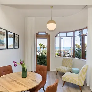 Apartment On The In Camps Bay - Fully Equipped 2 Bedroom, Cape Town